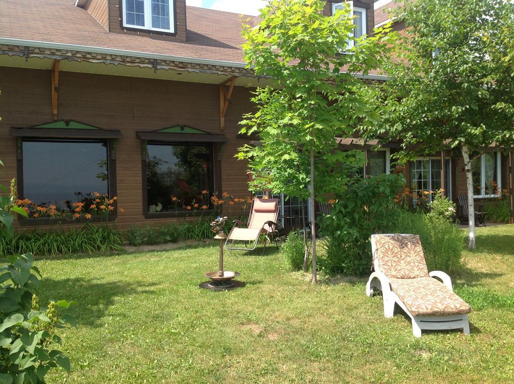 Auberge La Cote D'Or Petite-Riviere-Saint-Francois Bagian luar foto