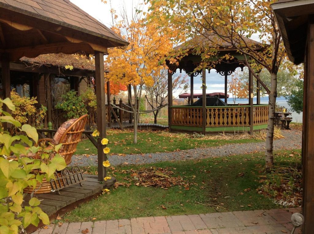 Auberge La Cote D'Or Petite-Riviere-Saint-Francois Bagian luar foto