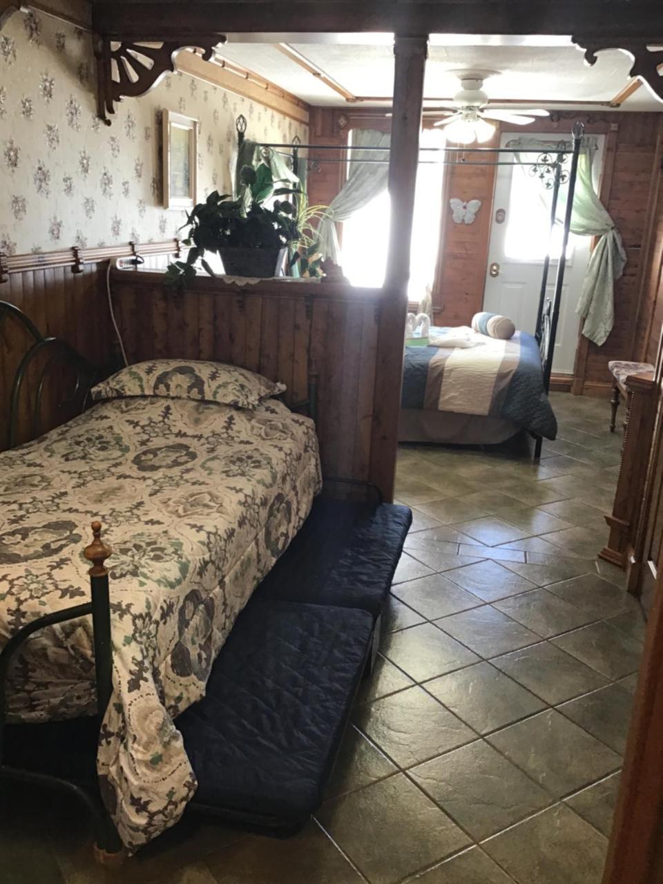 Auberge La Cote D'Or Petite-Riviere-Saint-Francois Bagian luar foto